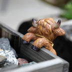 2-piece set Highland Cow Pot Huggers for Planters, Climbing Animal Flower Pot Hugger, Hanging Plant Decorations for Pots, Cute Plant Pot Decorations for Garden Patio Fence Lawn Yard (Highland Cow)