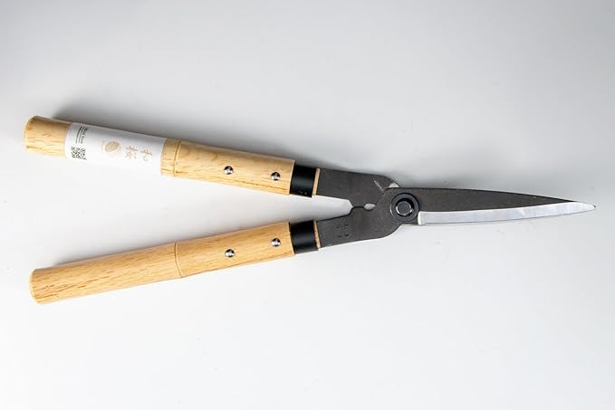 Wazakura Premium Mini Grass Shears - Handmade Japanese Grass Clippers - Precision Garden Tool with Angled Blades - Lightweight Handheld Shears for Lawn Edging and Trimming