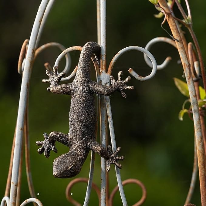 Gecko Hugger Planter Pot Flower Figurine, Resin Climbing Lizard Statue for Garden, Outdoor Fence & Yard Decor，Versatile Vintage Home & Office Decor