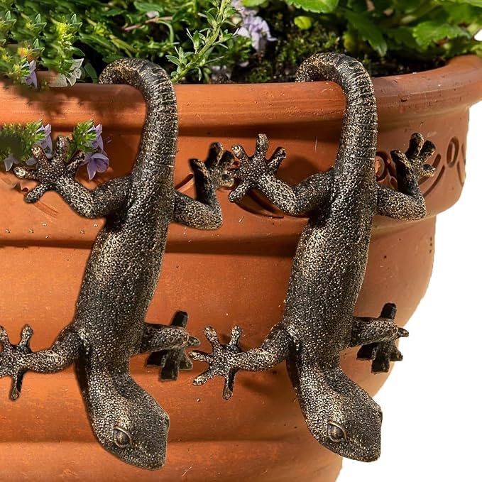 2-Pack Vintage Bronze Gecko Planter Pot Hugger Flower Figurine – Resin Climbing Lizard Statue for Garden, Fairy Garden Terrarium, Outdoor Fence & Yard Decor，Versatile Home & Office Decor