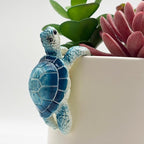 Cute Climbing Blue Sea Turtle Flower Pot Hugger Figurines, Small Resin Hanging Tortoise Statue Planter Pot Decoration for Home Garden Fence Balcony Patio Lawn Yard Ornaments
