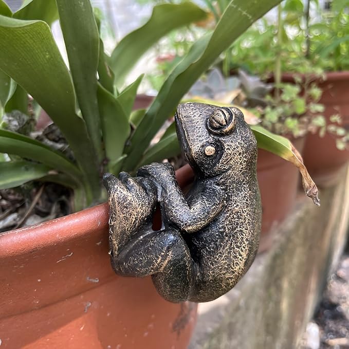 Frog Flower Pot Hugger Figurines, Frog Statue Decor for Garden Yard Fence Balcony Home Plant Décor Gifts