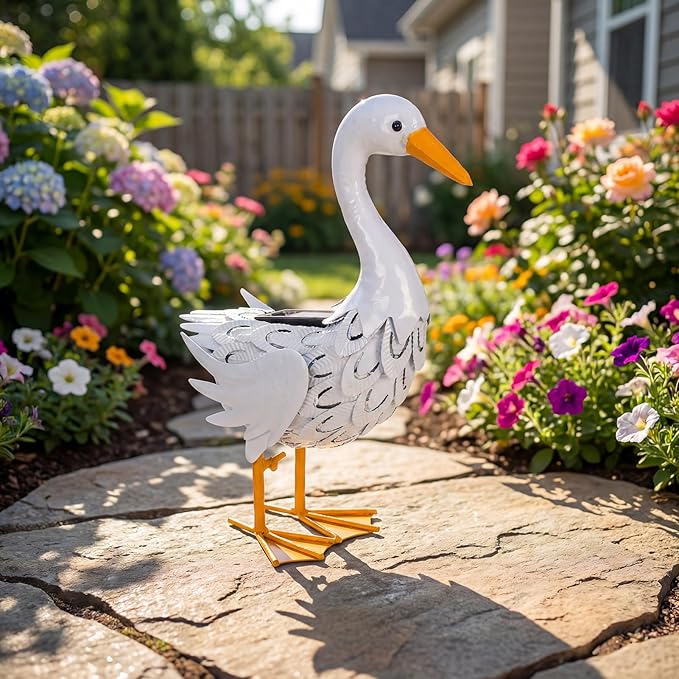 Lavezee Porch Goose Statue Lawn Goose Outdoor, Metal Garden Goose with Solar Light for Lawn Yard Backyard, Front Porch Goose for Garden Decoration