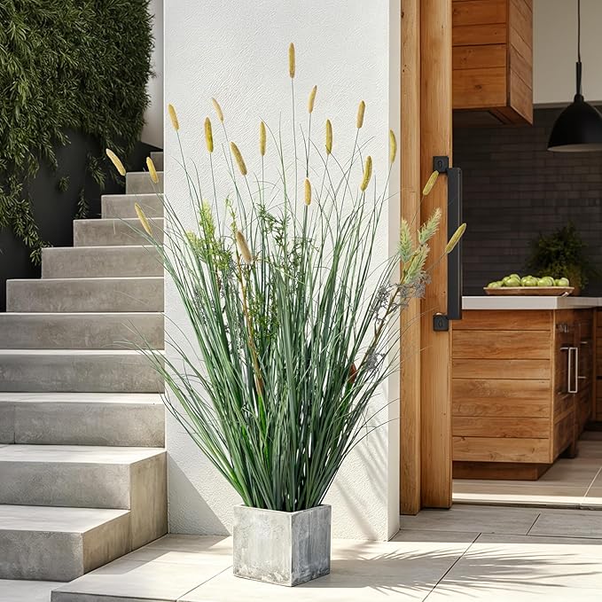 Lifelike Faux Plastic plantas Synthetic Pampas Grass Indoor Outdoor Realistic Floor Plants pet Friendly Artificial Grass for Home Office Wedding Patio Front Fake Grass Decor Housewarming Gift