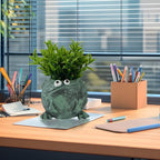 Frog Pen Holder for Desk, Cute Resin Flower Pot & Pencil Cup, Holds 10 Pens, Vintage Stacked Frog Figurine with Removable Grass, Desk Organizer for Office Home Decor, Unique Gift