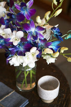KaBloom - 5 Blue Dendrobium Orchids & 5 White Dendrobium Orchids with Free Vase - Fresh Flowers for Birthday, Valentine's & Mother's Day