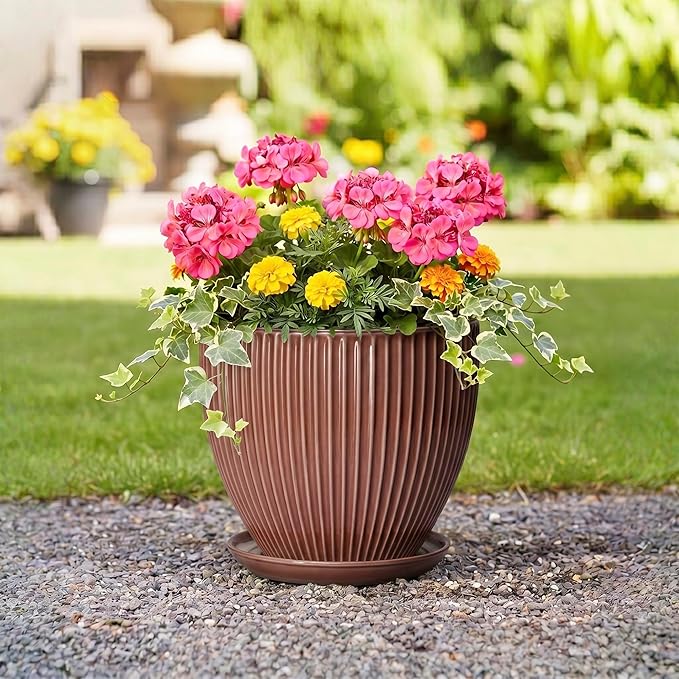 10 Inch Planter, Ceramic Flower Pot with Drainage Hole and Saucer, Round Indoor Plant Pots for Large Plants, Modern Decorative Planter, Home Kitchen Decor, Gifts for Men Women, Rust Red