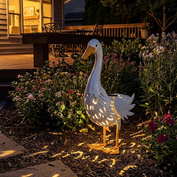 Lavezee Porch Goose Statue Lawn Goose Outdoor, Metal Garden Goose with Solar Light for Lawn Yard Backyard, Front Porch Goose for Garden Decoration