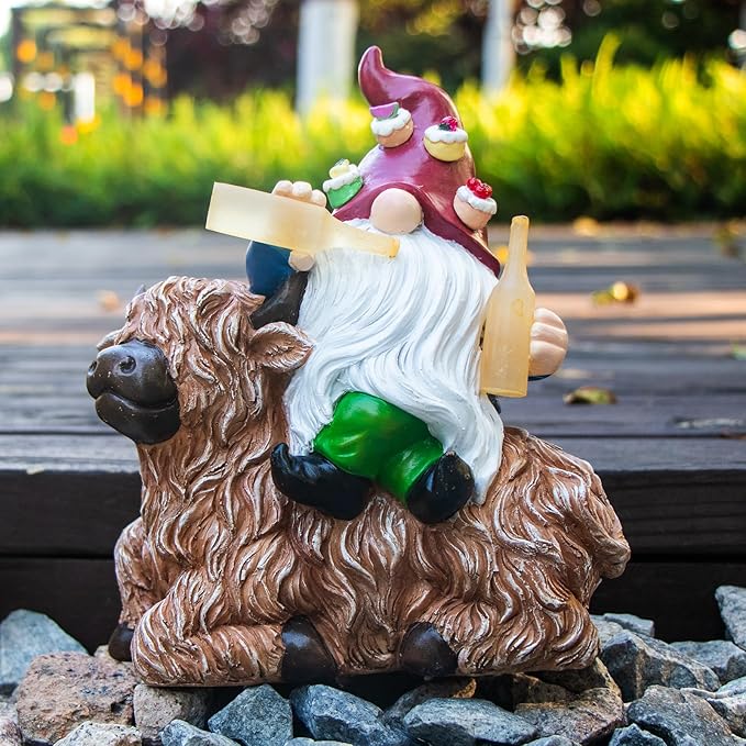 DKJOCKY Gnome Garden Decor Statue with Solar Light Lantern, Highland Cow Birthday Gifts for Women Mom Grandma, Funny Waterproof Resin Figurine Outdoor Decorations for Yard Patio Lawn Balcony Porch