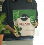 Miracle-Gro Houseplant Potting Mix - Fertilized Indoor Plant Soil for Containers, Designed to be Less Prone to Gnats, 4 qt.