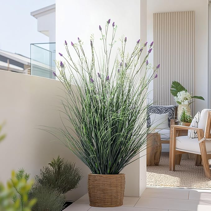 Lifelike Fake Lavender Faux Plastic plantas Synthetic Pampas Grass Indoor Outdoor Realistic Floor Plants Artificial Tall Grass Plant for Home Office Wedding Patio Front Decor Housewarming Gift