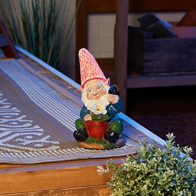 Gardening Gnome Solar Statue 3.75x3.5x7.25