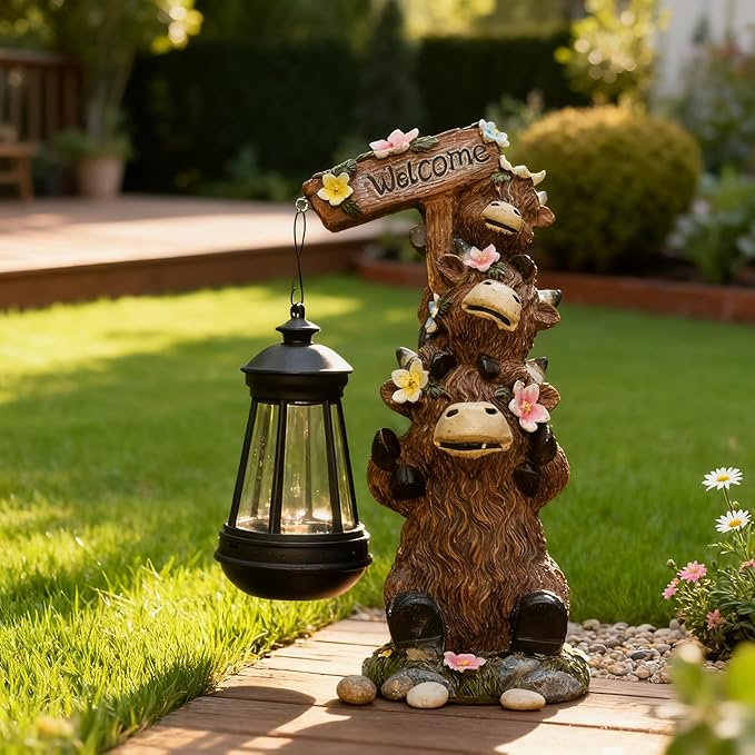 Solar Garden Statues Highland Cow Outdoor Decor Resin Highland Cow Figurine with LED Light Outside Lawn Yard Patio Balcony Gifts for Mom Women