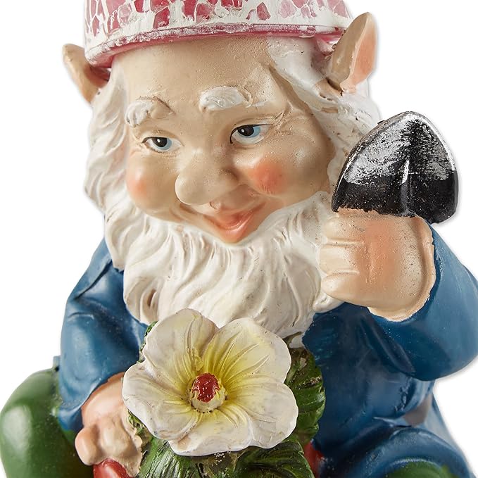 Gardening Gnome Solar Statue 3.75x3.5x7.25