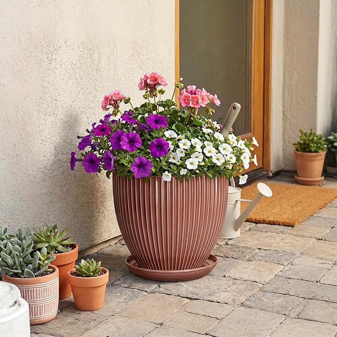 10 Inch Planter, Ceramic Flower Pot with Drainage Hole and Saucer, Round Indoor Plant Pots for Large Plants, Modern Decorative Planter, Home Kitchen Decor, Gifts for Men Women, Rust Red