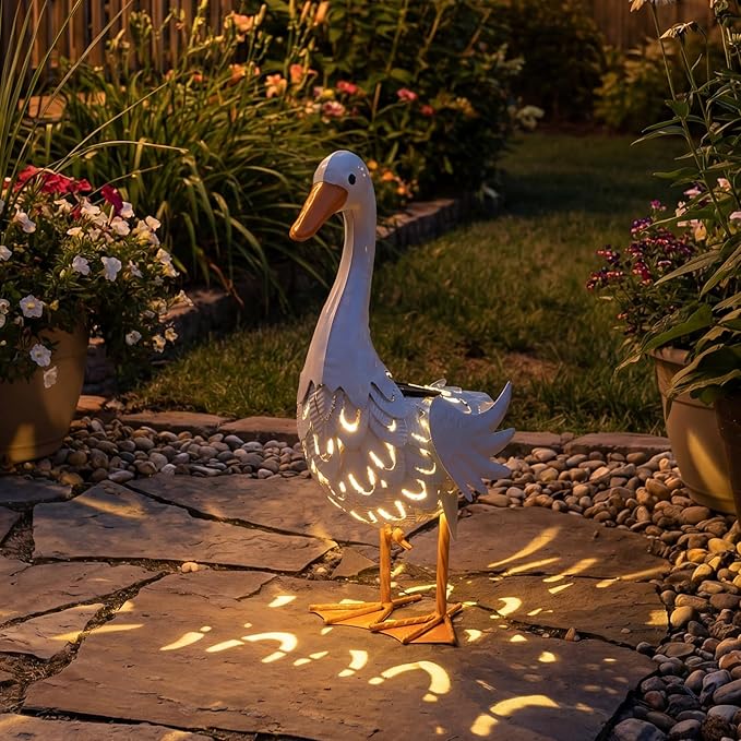 Lavezee Porch Goose Statue Lawn Goose Outdoor, Metal Garden Goose with Solar Light for Lawn Yard Backyard, Front Porch Goose for Garden Decoration